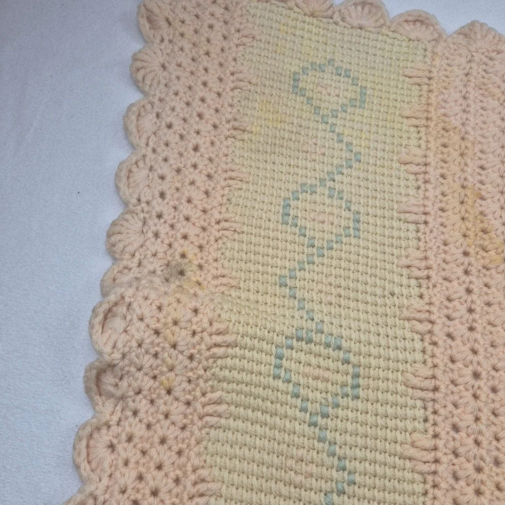 Vintage Handmade WOOL Crochet Baby Blanket Cream Scalloped Edge Embroidered Crib